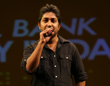 Vineeth Sreenivasan performing at the melody in darkness concert
