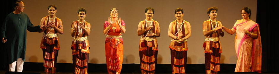 Lakshmi Gopalaswami performing at the melody in darkness concert with blind dancers 